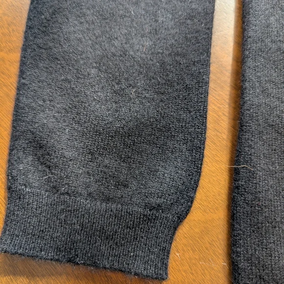 Black Cashmere V- Neck Sweater Size L - Picture 4 of 8